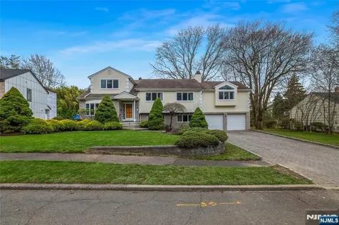 31 Collins Avenue Closter NJ 07624