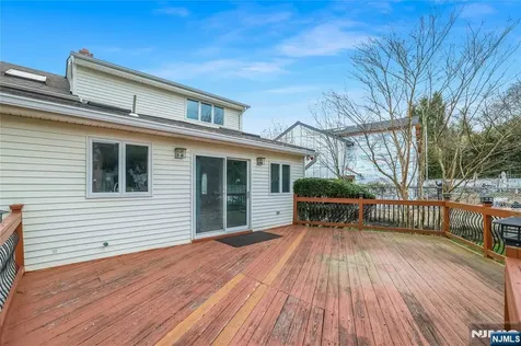 31 Collins Avenue Closter NJ 07624