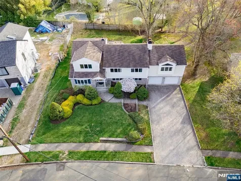 31 Collins Avenue Closter NJ 07624