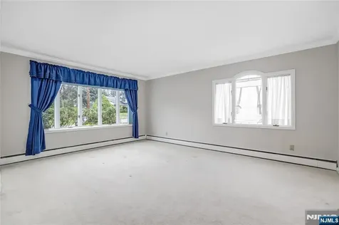 31 Collins Avenue Closter NJ 07624