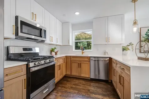 543 13th Avenue Newark NJ 07103