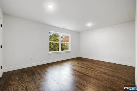 543 13th Avenue Newark NJ 07103