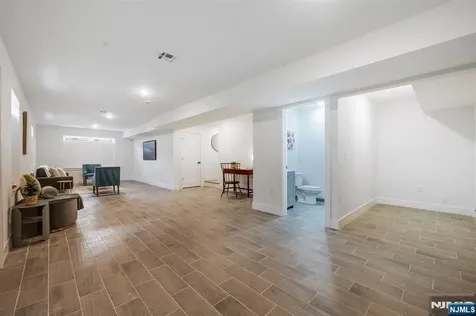 543 13th Avenue Newark NJ 07103