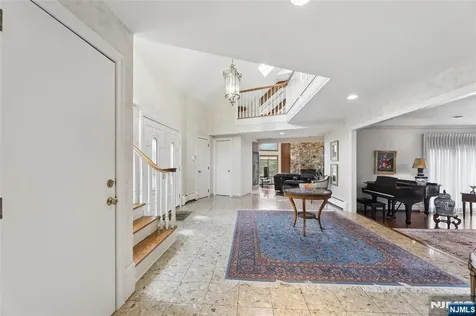 9 Toboggan Ridge Road Saddle River NJ 07458