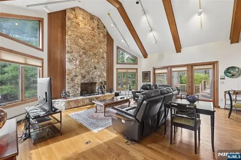 9 Toboggan Ridge Road Saddle River NJ 07458
