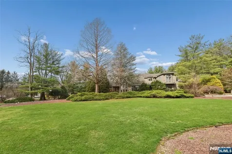 9 Toboggan Ridge Road Saddle River NJ 07458