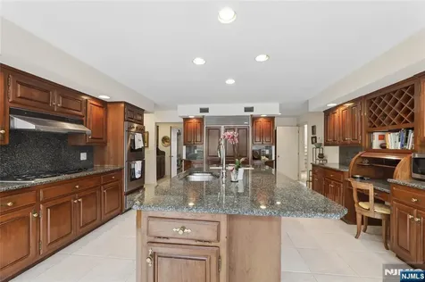 9 Toboggan Ridge Road Saddle River NJ 07458