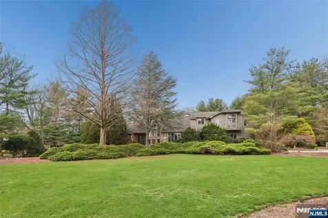 9 Toboggan Ridge Road Saddle River NJ 07458