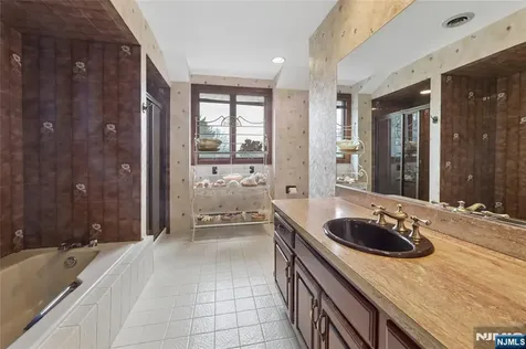 9 Toboggan Ridge Road Saddle River NJ 07458