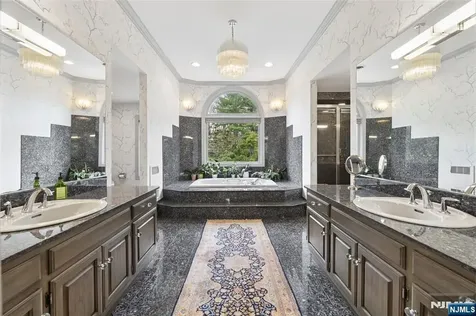 9 Toboggan Ridge Road Saddle River NJ 07458