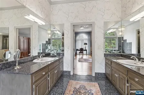 9 Toboggan Ridge Road Saddle River NJ 07458