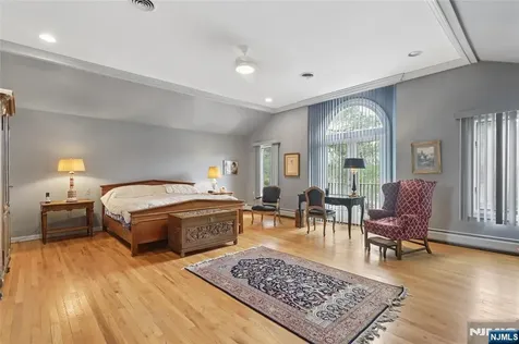 9 Toboggan Ridge Road Saddle River NJ 07458