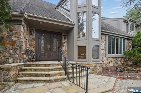 9 Toboggan Ridge Road Saddle River NJ 07458