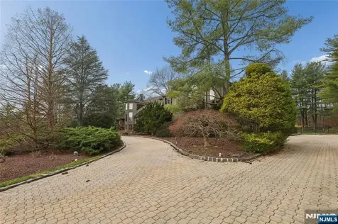 9 Toboggan Ridge Road Saddle River NJ 07458