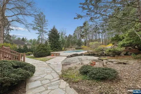 9 Toboggan Ridge Road Saddle River NJ 07458