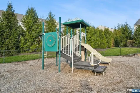 37 Mountainside Drive Pompton Lakes NJ 07442