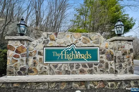 37 Mountainside Drive Pompton Lakes NJ 07442