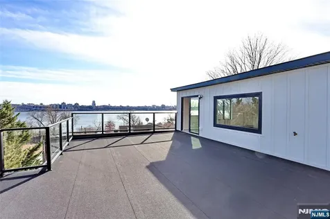 1456 River Road Edgewater NJ 07020