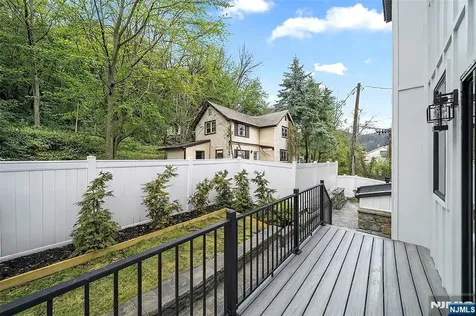 1456 River Road Edgewater NJ 07020