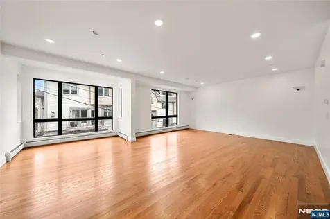 1456 River Road Edgewater NJ 07020