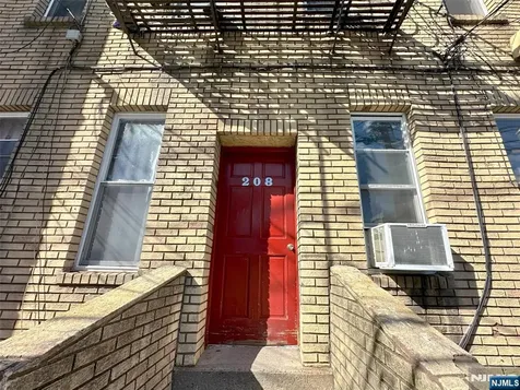 208 38th Street Union City NJ 07087