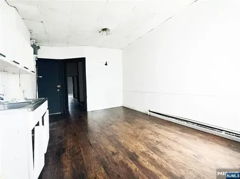 208 38th Street Union City NJ 07087