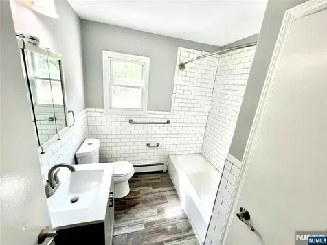 15-1 Spruce Street Oakland NJ 07436