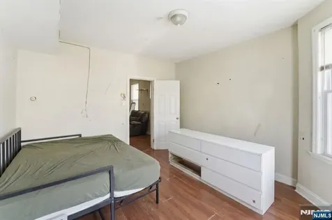 550 Norwood Street East Orange NJ 07018