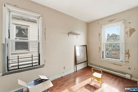 550 Norwood Street East Orange NJ 07018