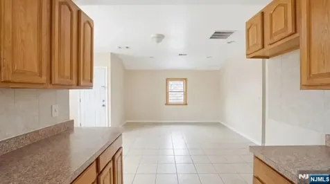 550 Norwood Street East Orange NJ 07018