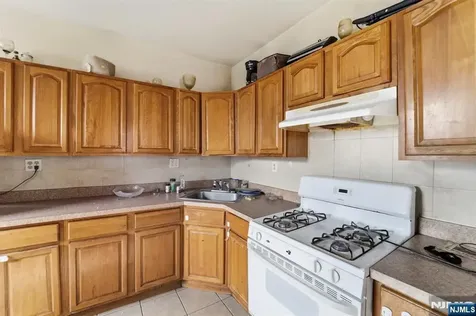 550 Norwood Street East Orange NJ 07018