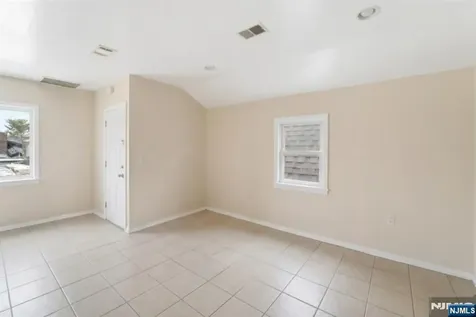 550 Norwood Street East Orange NJ 07018