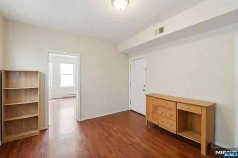 550 Norwood Street East Orange NJ 07018