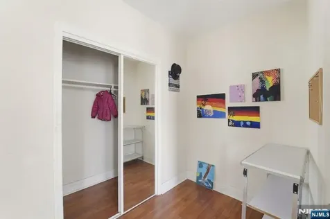 550 Norwood Street East Orange NJ 07018