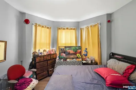 550 Norwood Street East Orange NJ 07018