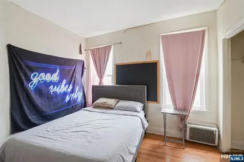 550 Norwood Street East Orange NJ 07018