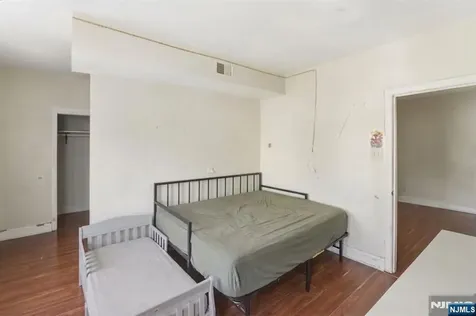 550 Norwood Street East Orange NJ 07018