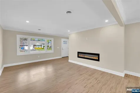 3 Pembroke Lane Berkeley NJ 08757