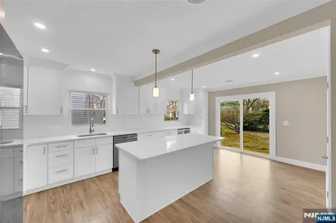3 Pembroke Lane Berkeley NJ 08757