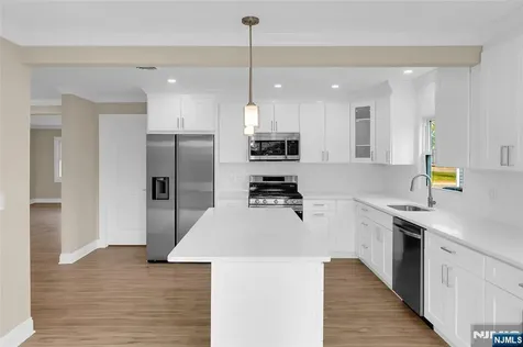 3 Pembroke Lane Berkeley NJ 08757