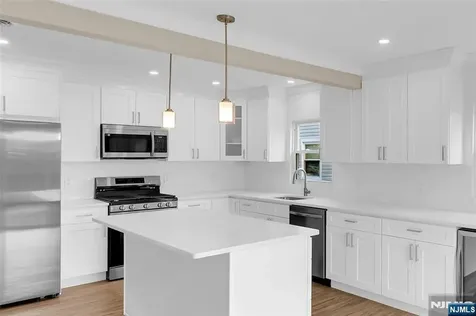 3 Pembroke Lane Berkeley NJ 08757