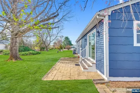 3 Pembroke Lane Berkeley NJ 08757
