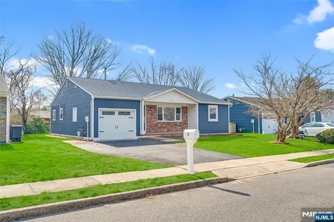 3 Pembroke Lane Berkeley NJ 08757