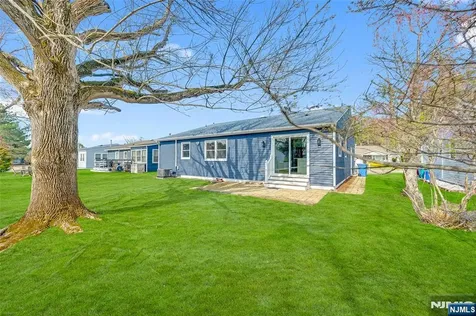 3 Pembroke Lane Berkeley NJ 08757