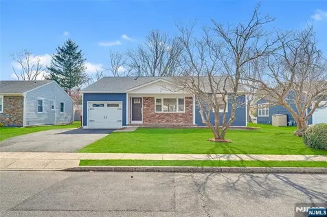 3 Pembroke Lane Berkeley NJ 08757