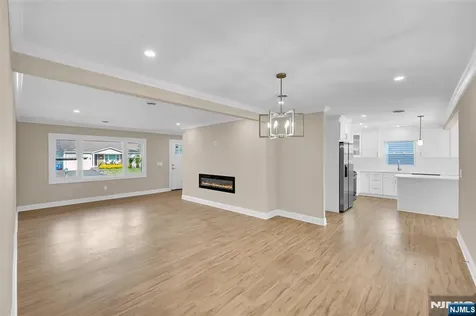3 Pembroke Lane Berkeley NJ 08757