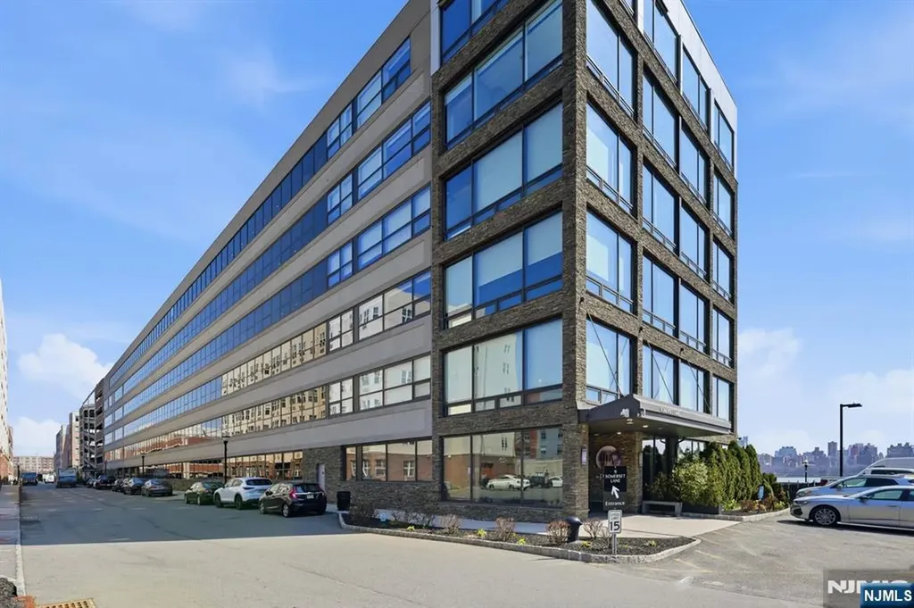 9 Somerset Lane Edgewater NJ 07020