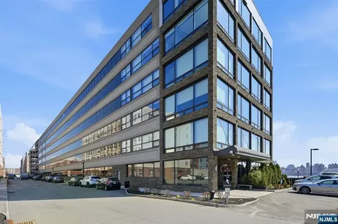 9 Somerset Lane Edgewater NJ 07020