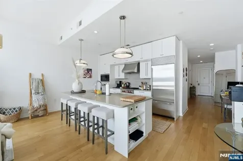 9 Somerset Lane Edgewater NJ 07020