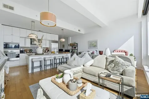 9 Somerset Lane Edgewater NJ 07020